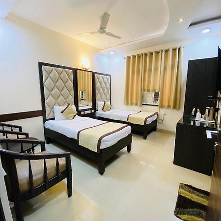 Hotel Pradeep Palace Gorakhpur Kültér fotó