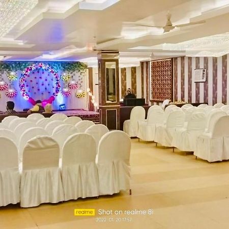Hotel Pradeep Palace Gorakhpur Kültér fotó