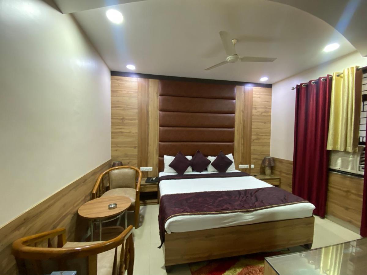 Hotel Pradeep Palace Gorakhpur Kültér fotó