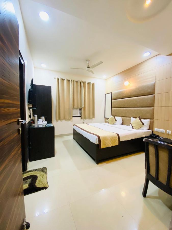 Hotel Pradeep Palace Gorakhpur Kültér fotó