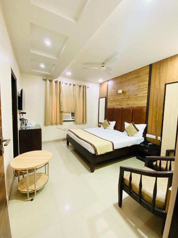 Hotel Pradeep Palace Gorakhpur Kültér fotó