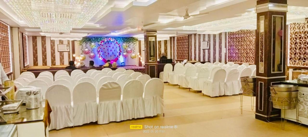 Hotel Pradeep Palace Gorakhpur Kültér fotó