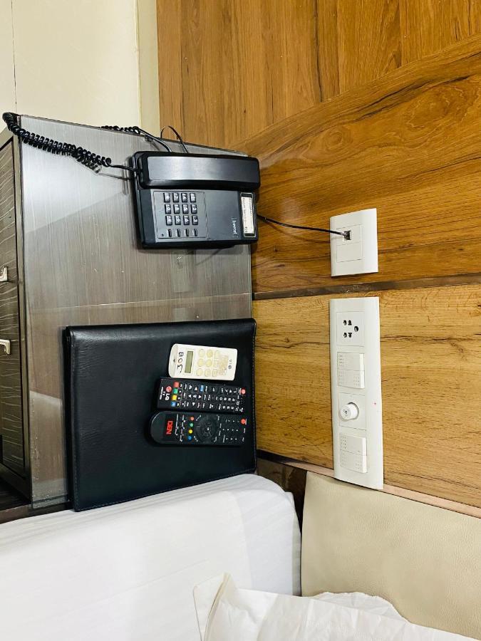 Hotel Pradeep Palace Gorakhpur Kültér fotó