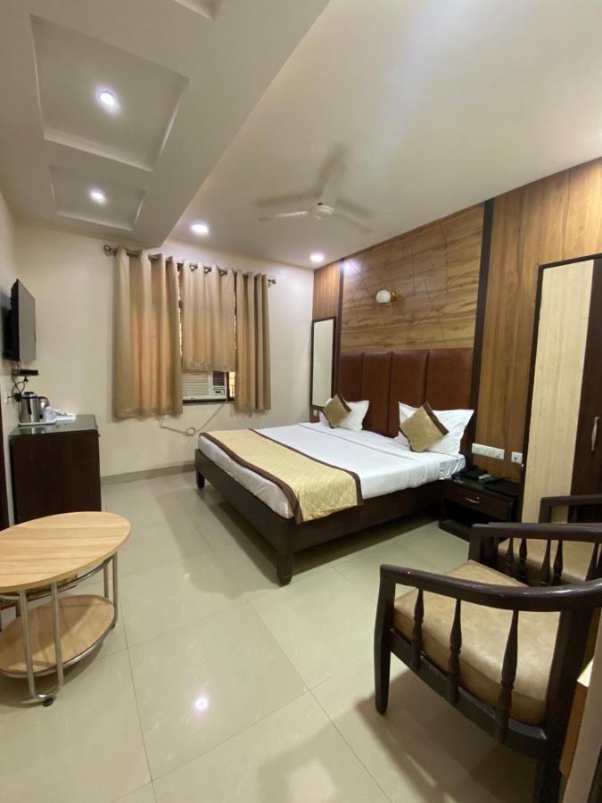 Hotel Pradeep Palace Gorakhpur Kültér fotó