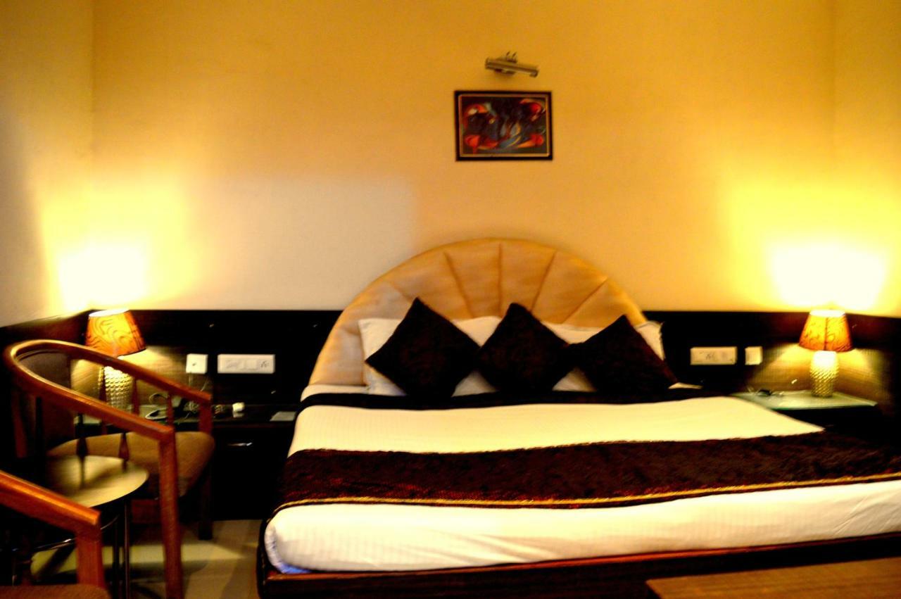 Hotel Pradeep Palace Gorakhpur Szoba fotó