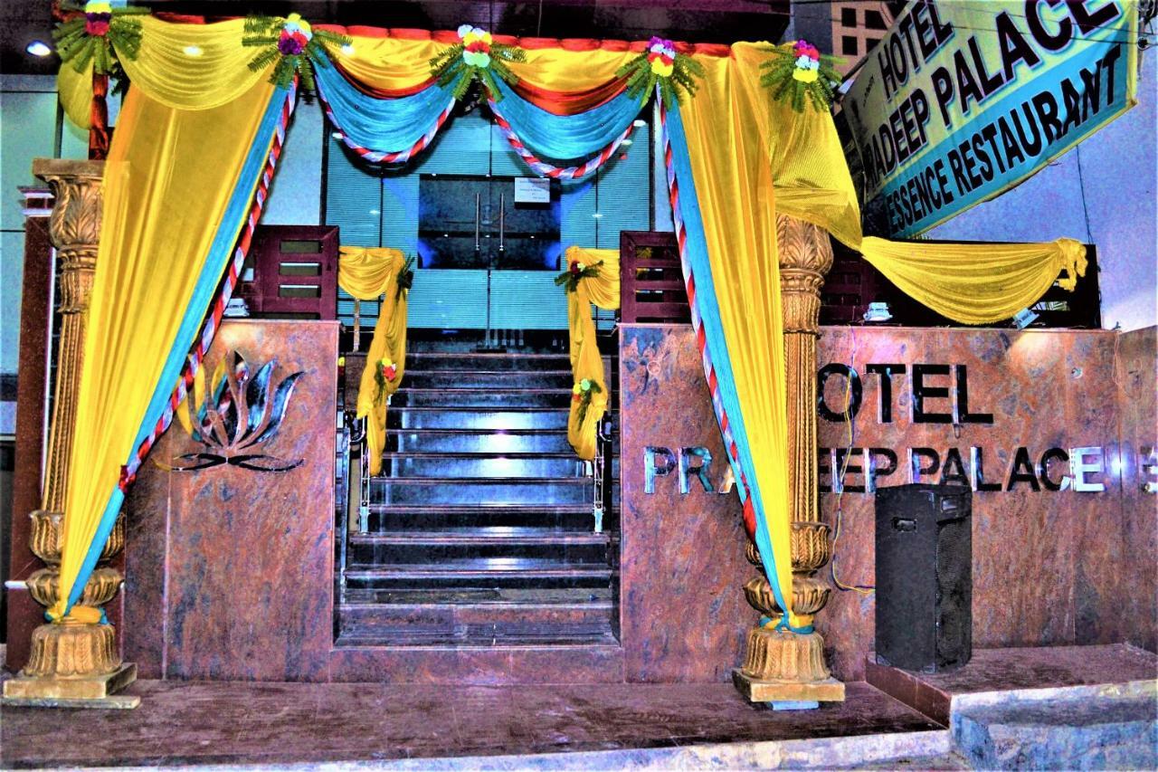 Hotel Pradeep Palace Gorakhpur Kültér fotó