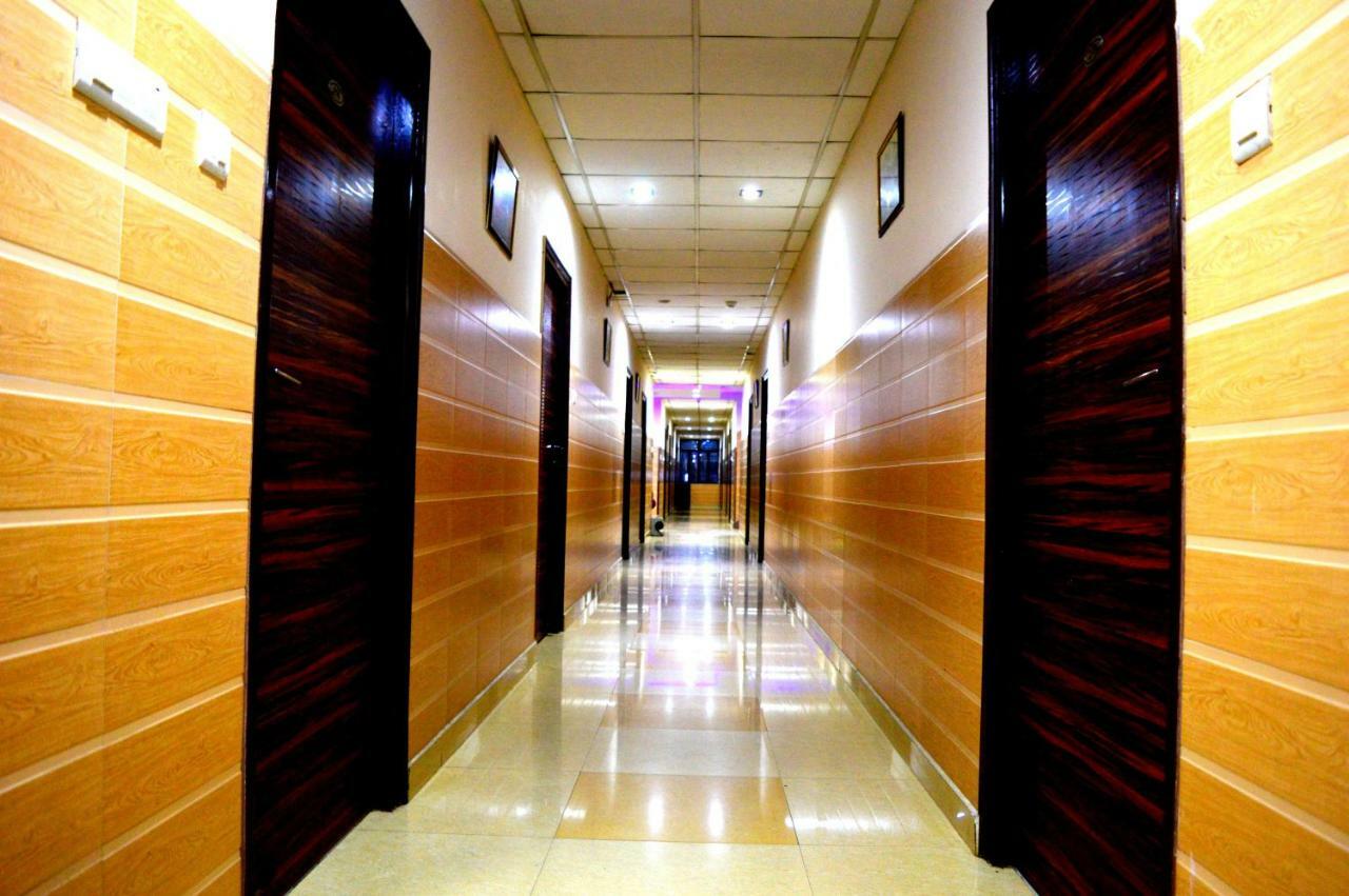 Hotel Pradeep Palace Gorakhpur Kültér fotó